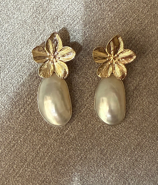 Flower Shell Drop Earrings