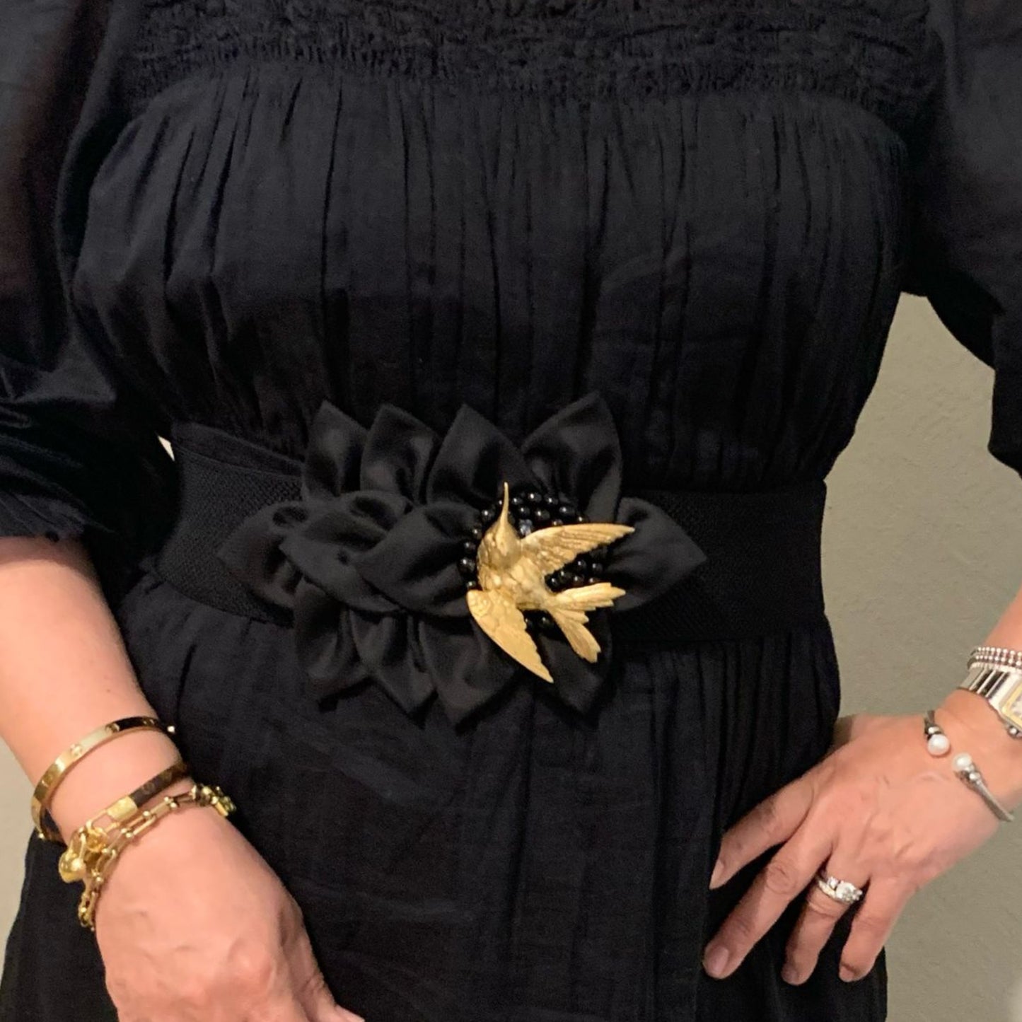 Elastic Belt with Metal Hummingbird Gold